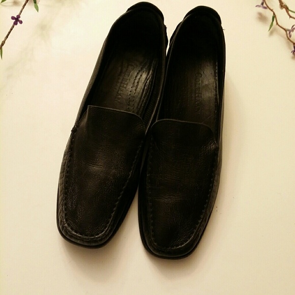 Cole Haan Shoes - 🛍SALE🛍Cole Haan loafers, sz 9AA